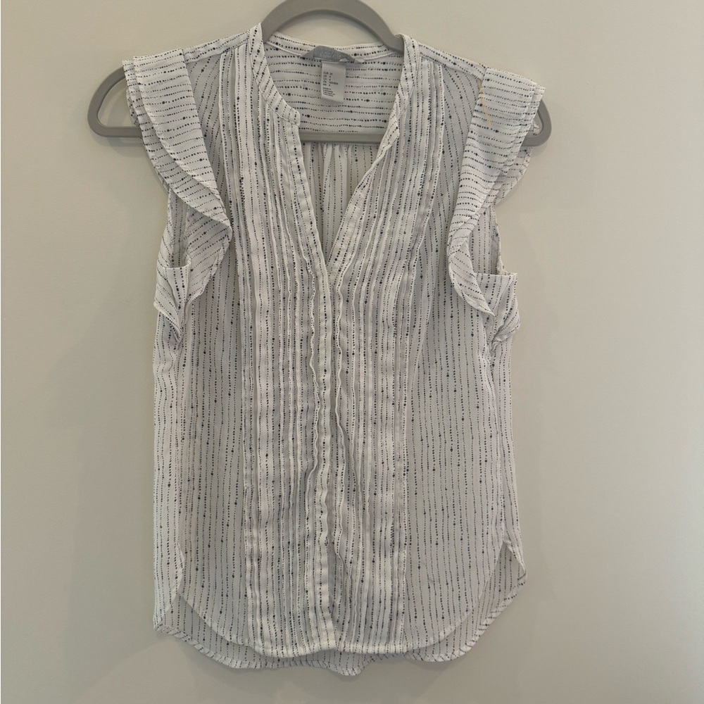 H&M White Sleeveless Button Down Shirt